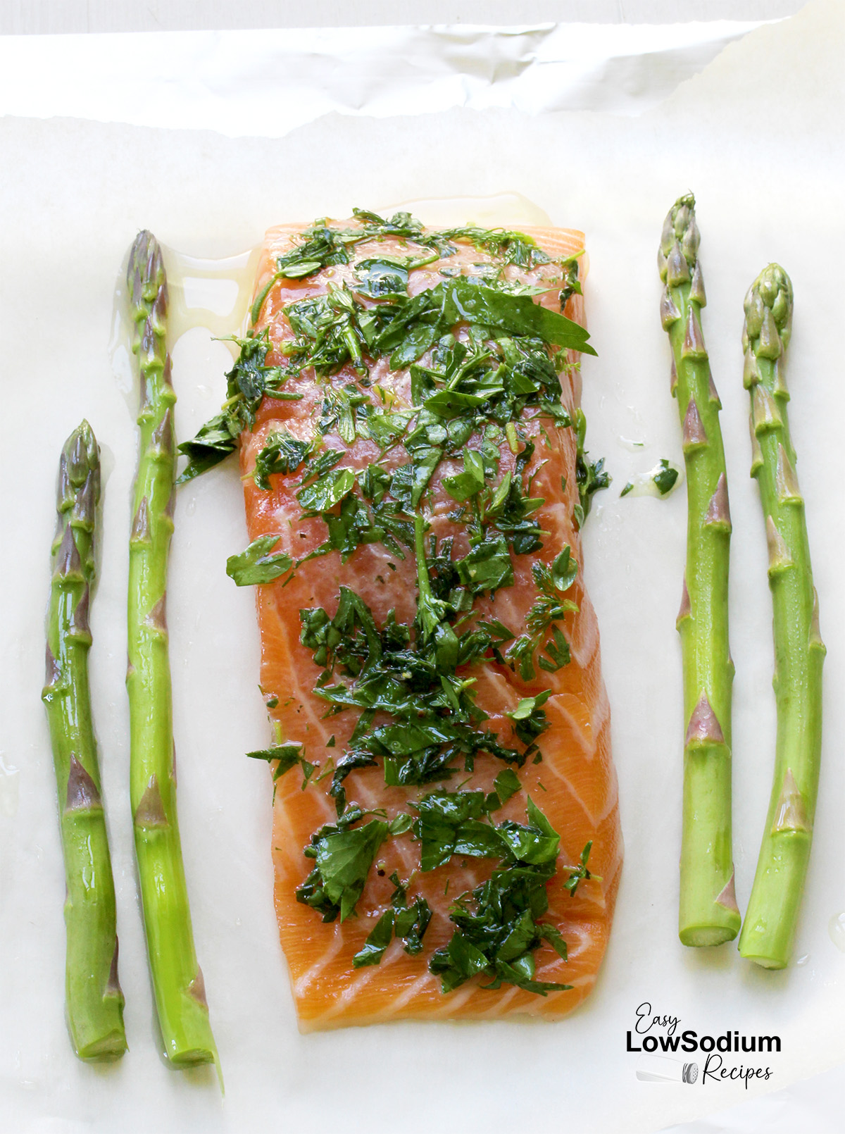 Low sodium salmon with lime and herbs 