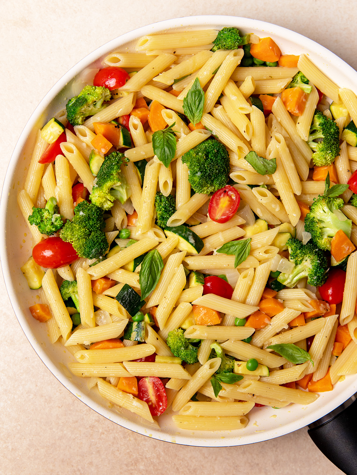 Low-sodium pasta primavera in a skillet.