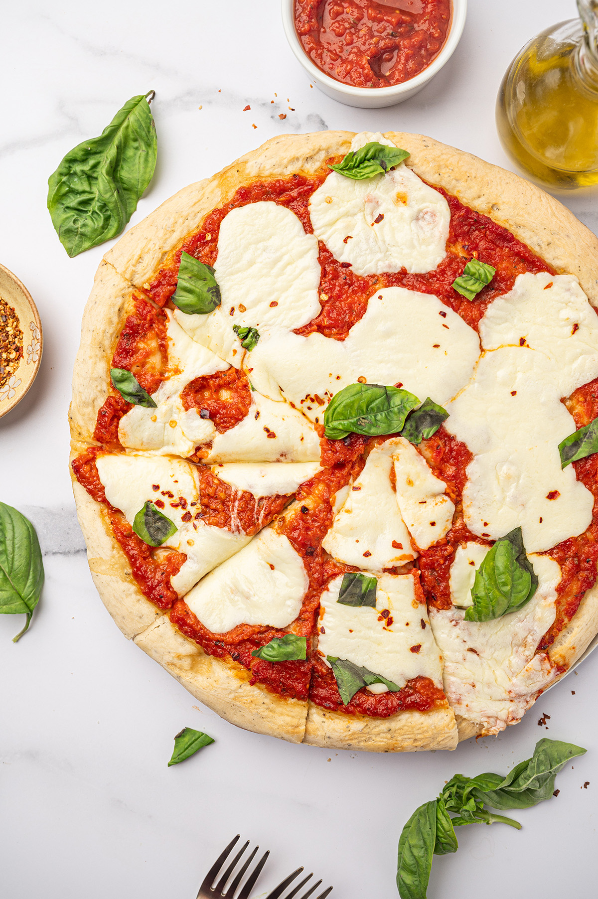 A delicious Margherita pizza recipe fresh out of the oven.