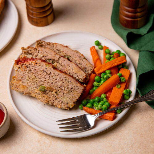 Low-sodium turkey meatloaf with a side of carrots and peas.